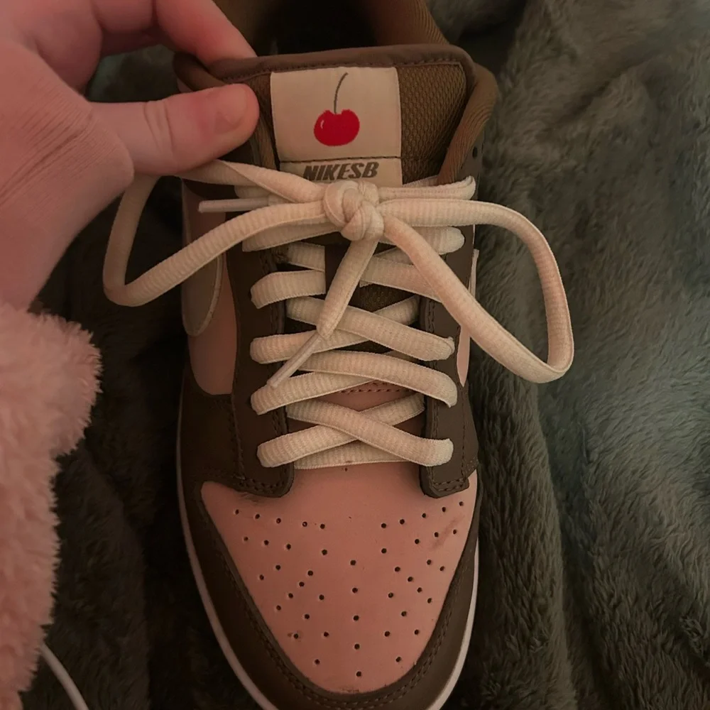 Nike Women’s SB Dunk Low - Picture 3 of 6